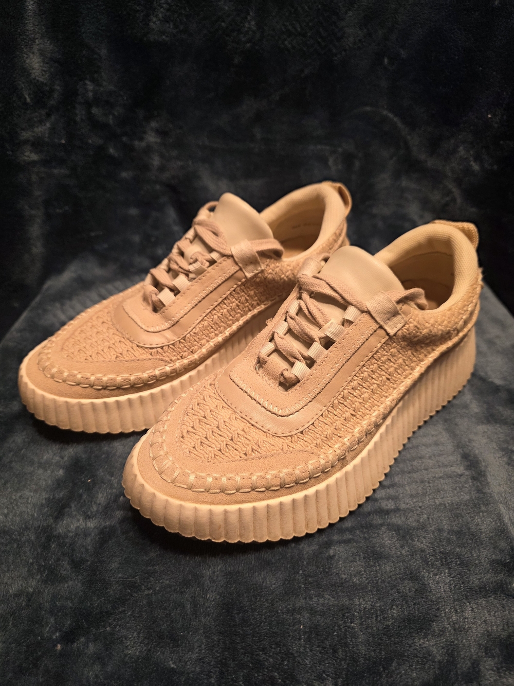 Women’s Casual Platform Sneaker in Beige